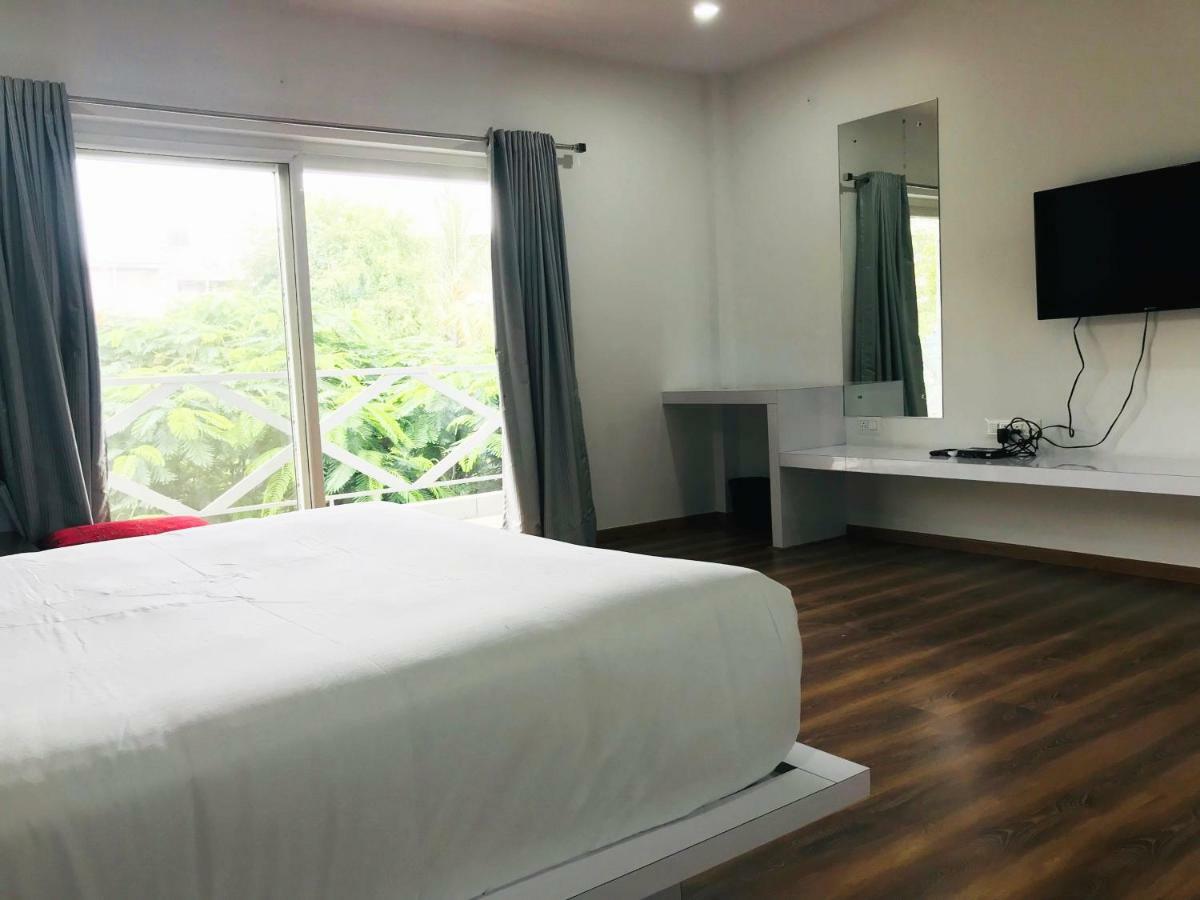 Aston Suites Hotel