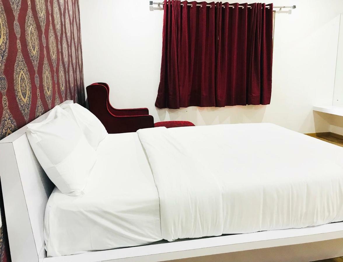 Hotel Aston Suites 2*