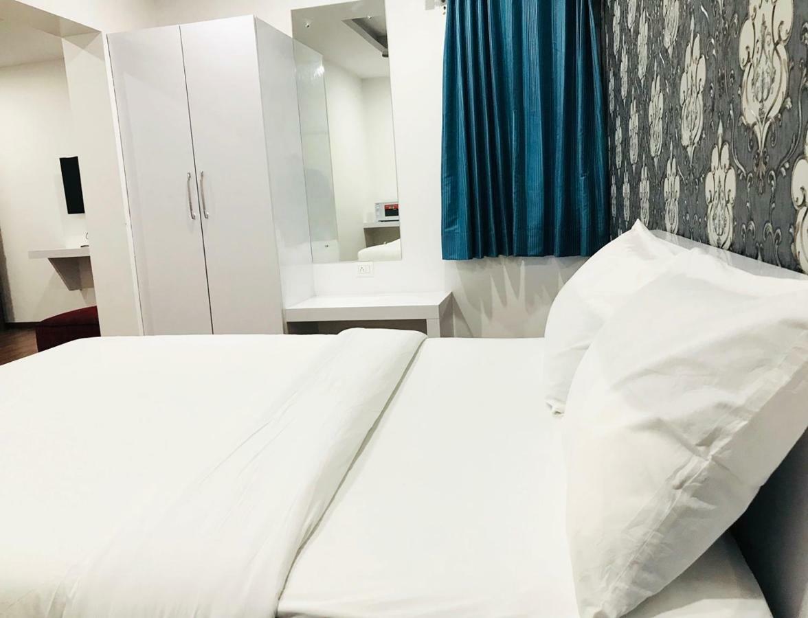 Hotel Aston Suites 2*