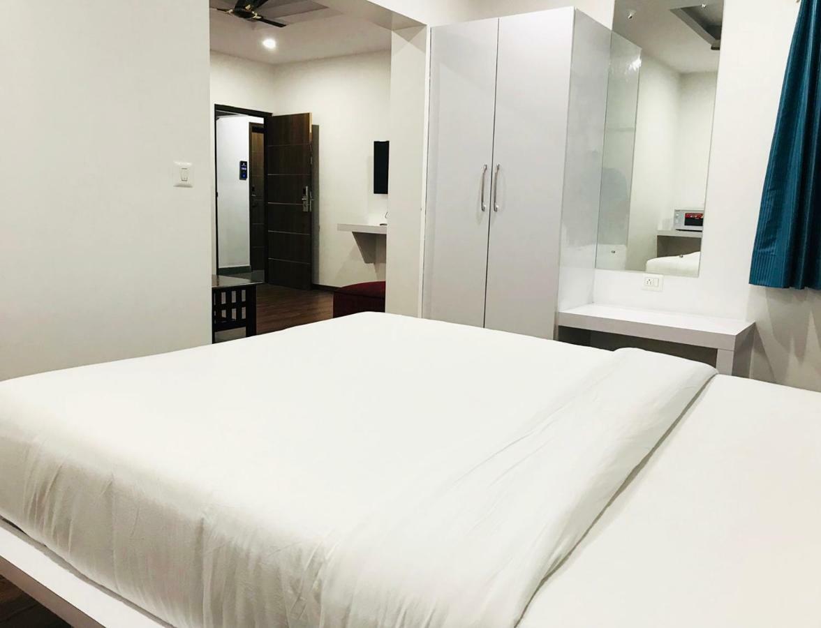 Hotel Aston Suites 2*