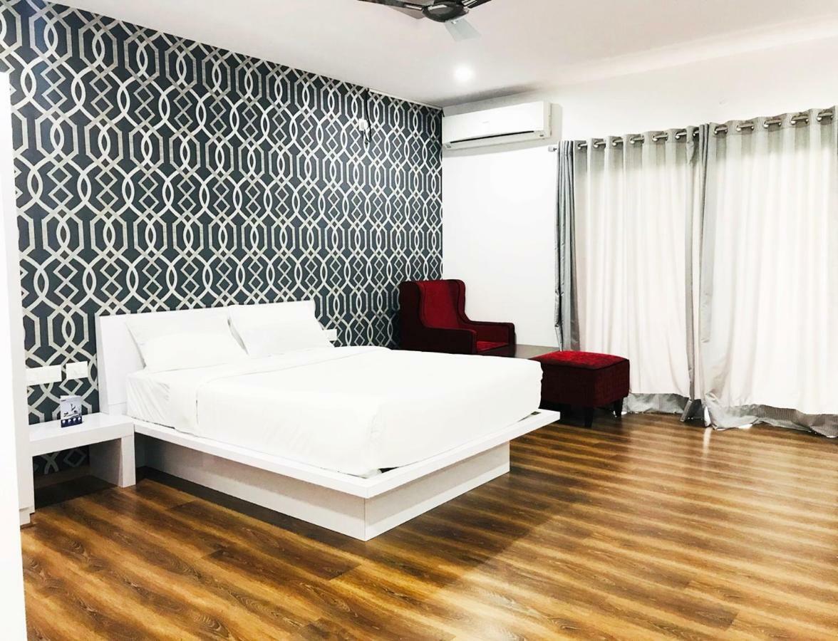 Aston Suites Hotel